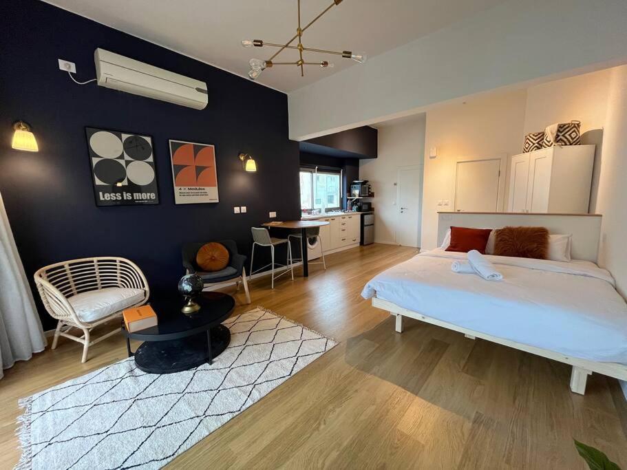 Loft Boutique With Balcony Lägenhet Tel Aviv Exteriör bild
